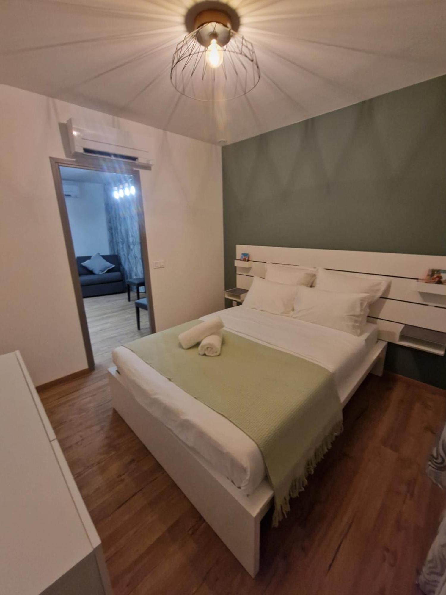 Maison D'Hotes Avec 3 Appartements Et Un Studio Viry-Châtillon Exterior photo